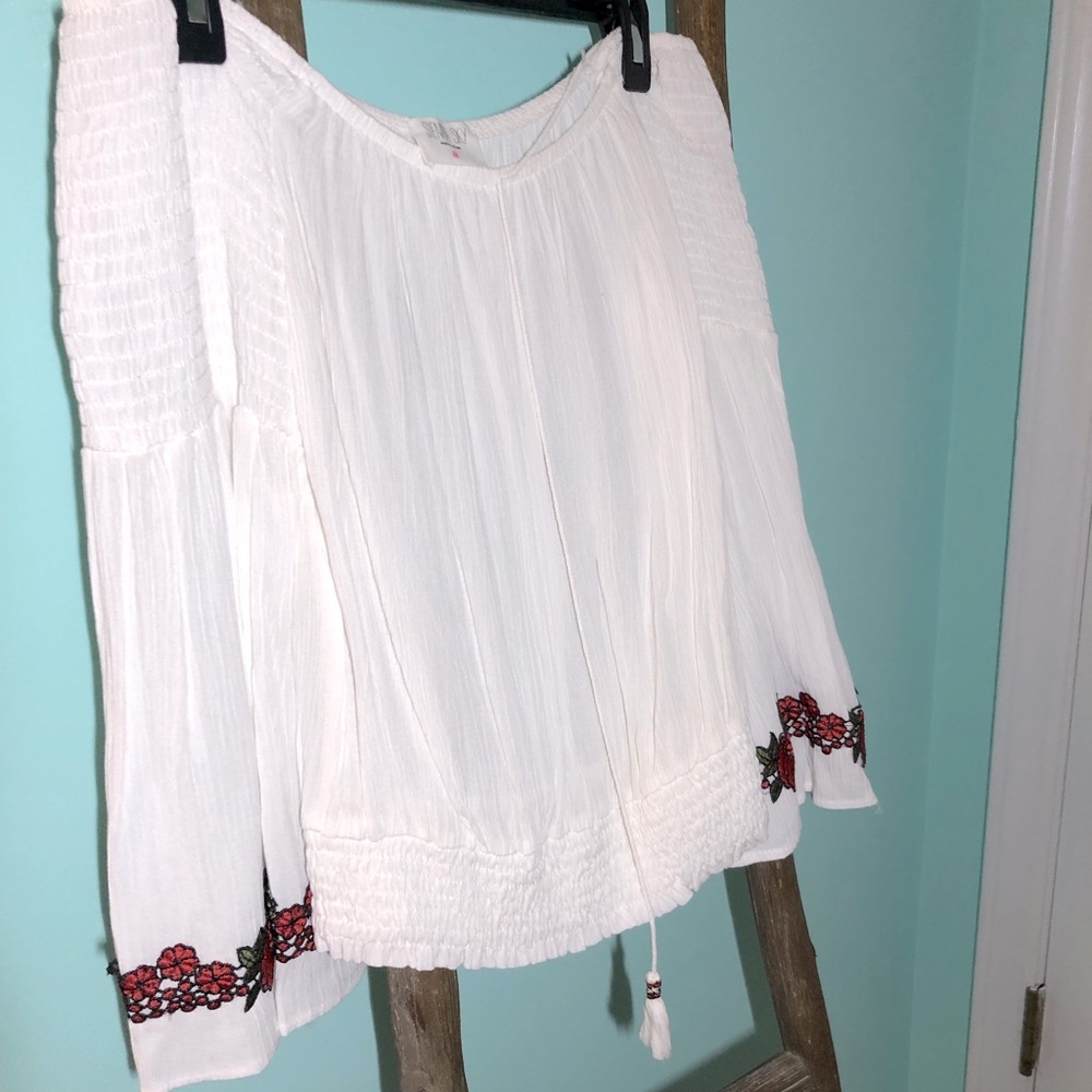 Off the shoulder rose detailed blouse